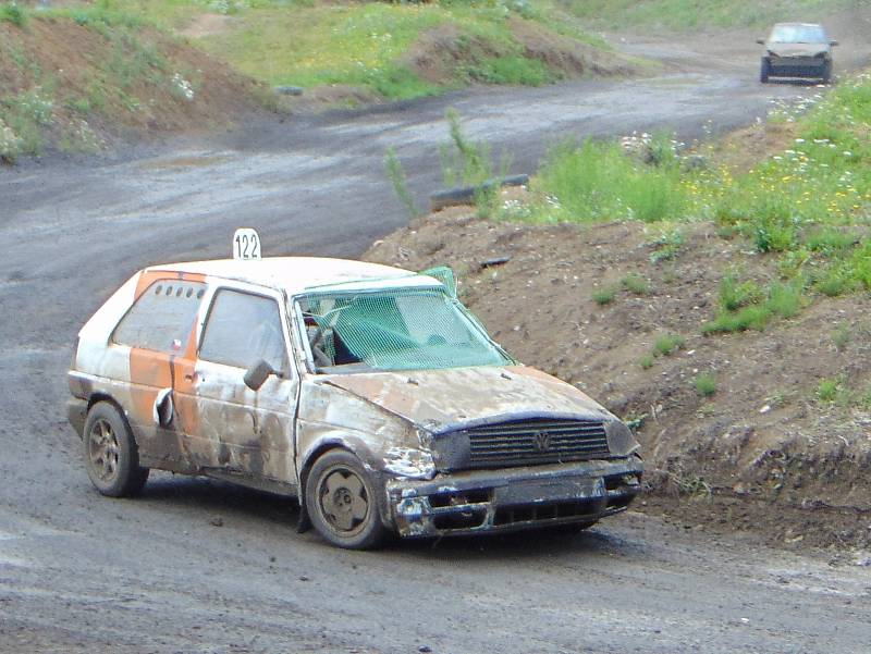 Čtvrým dílem pokračoval v sobotu sedmidílný autocrossový seriál Autopoint Cup na dráze v Chabařovicích.