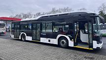 Bílý elektrobus Scania by mohl jednou doplnit flotilu vodíkových autobusů.