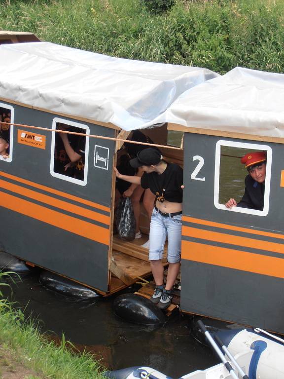 Košťovské neckyády se zúčastnilo 23 plavidel.