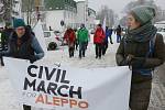 Asi pět desítek aktivistů, kteří na protest proti válce v Sýrii jdou z Berlína do Halabu (Aleppa), dorazilo dnes dopoledne do České republiky. České hranice překročili v Petrovicích.