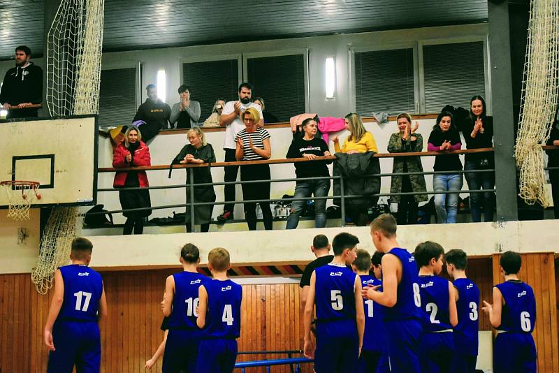 Basketbalové derby mezi Slunetou Ústí nad Labem a Děčínem v extralize žáků U14 skončilo vítězstvím domácích 76:60.