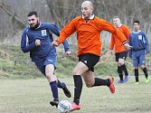Fotbalové utkání Svádov (v oranžovém) - Horní Podluží v 1. B třídě