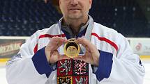 Jan Čaloun, "zlatý" hráč z olympiády v Naganu se zlatou medailí.