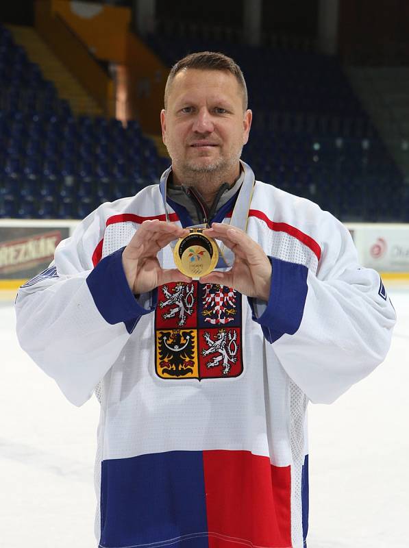 Jan Čaloun, "zlatý" hráč z olympiády v Naganu se zlatou medailí.