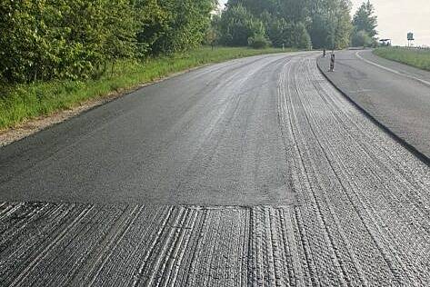 Silničáři opravili úsek silnice I/13 mezi Chlumcem a Libouchcem