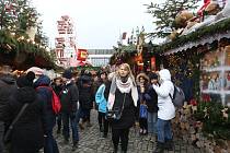 Tisíce lidí navštěvují každoročně drážďanské vánoční trhy.