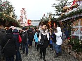 Tisíce lidí navštěvují každoročně drážďanské vánoční trhy.