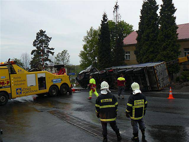 Nehodla kamionu z Polska v Telnici. 