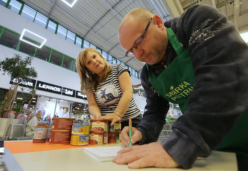 Potravinová sbírka proběhla v sobotu v Ústí nad Labem v nákupním centru Globus.