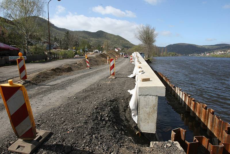 Stavba  okružní křižovatky v Sebuzíně, 2010