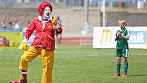 Republikové finále McDonald’s Cupu vypuklo v Ústí nad Labem bitvami ve skupinách.