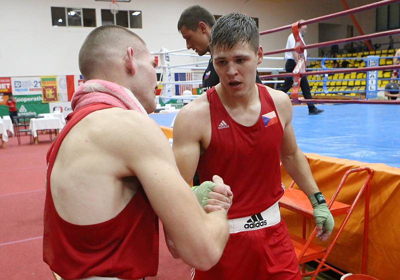 V Ústí se rvou boxeři z celého světa, dorazil i olympijský medailista z Ria Harutjunjanen.