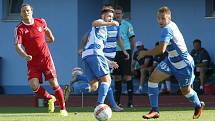 Ústečtí fotbalisté (modro-bílí) doma prohráli s Ostravou 0:3.