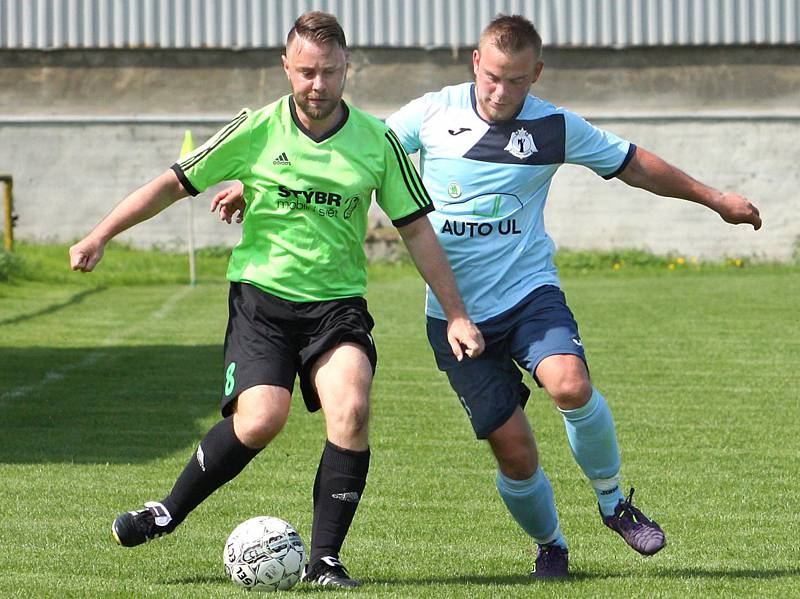 Fotbalisté Svádova (v zelenočerném) přehráli doma Přestanov 1:0.