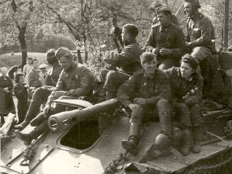 Sovětské jednotky Ústí nad Labem obsadily 9. května 1945. Mnozí vojáci Rudé armády se tu pak chovali jako okupanti. Samozřejmě, ne všichni a ne většina.