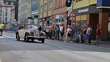 Již 21. ročník srazu historických vozidel s názvem Ústecká veterán rallye se v sobotu odehrál na Mírovém náměstí a na parkovišti u OC Olympia.