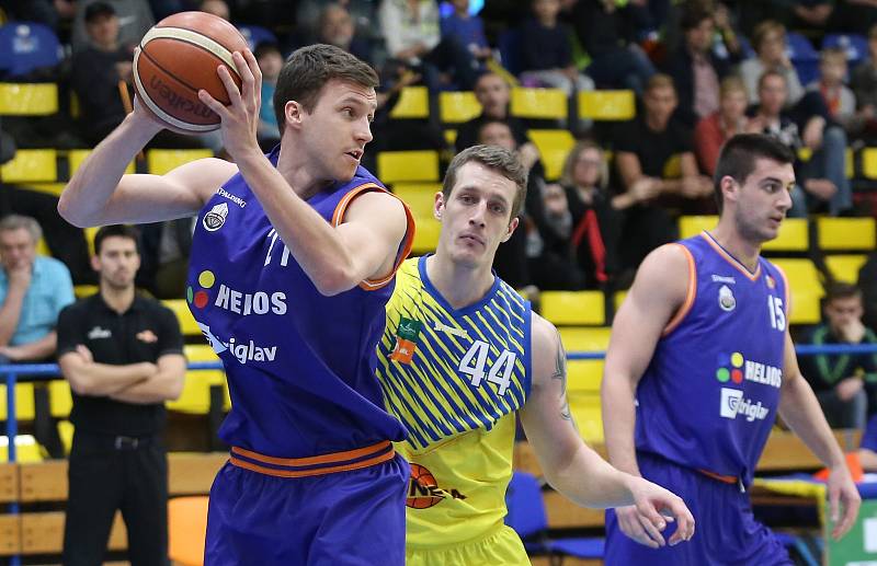 Basketbalové utkání mezi Ústím nad Labem a Helios Suns Domžale.