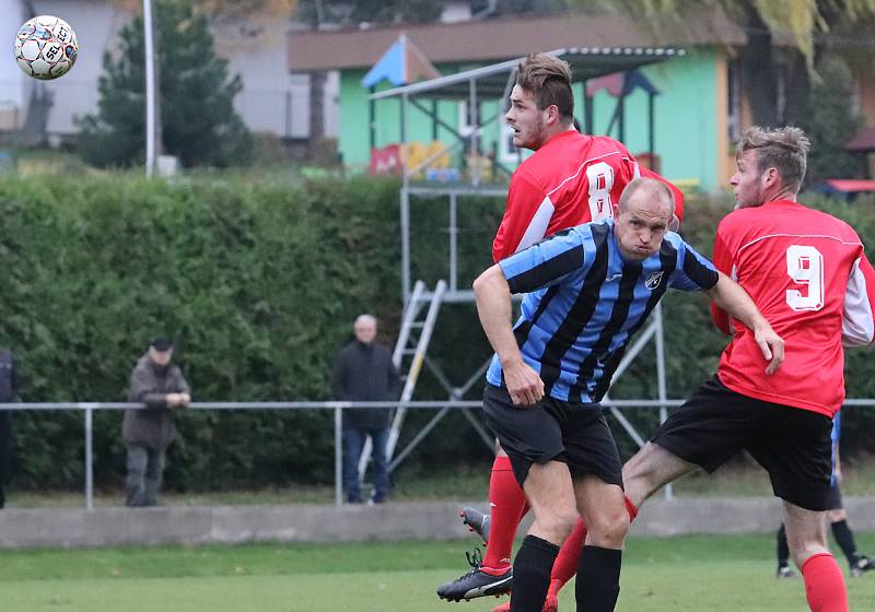 FK Chuderov (modročerní) - TJ Střekov (červenočerní) I.A třída 2019/2020 - dohrávka 1. kola 23.11. 2019 v Chuderově.