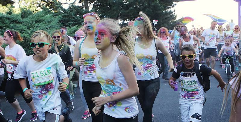 Za zábavou a za sportem dorazilo v v Ústí nad Labem na Rainbow run 2017 několik stovek návštěvníků.