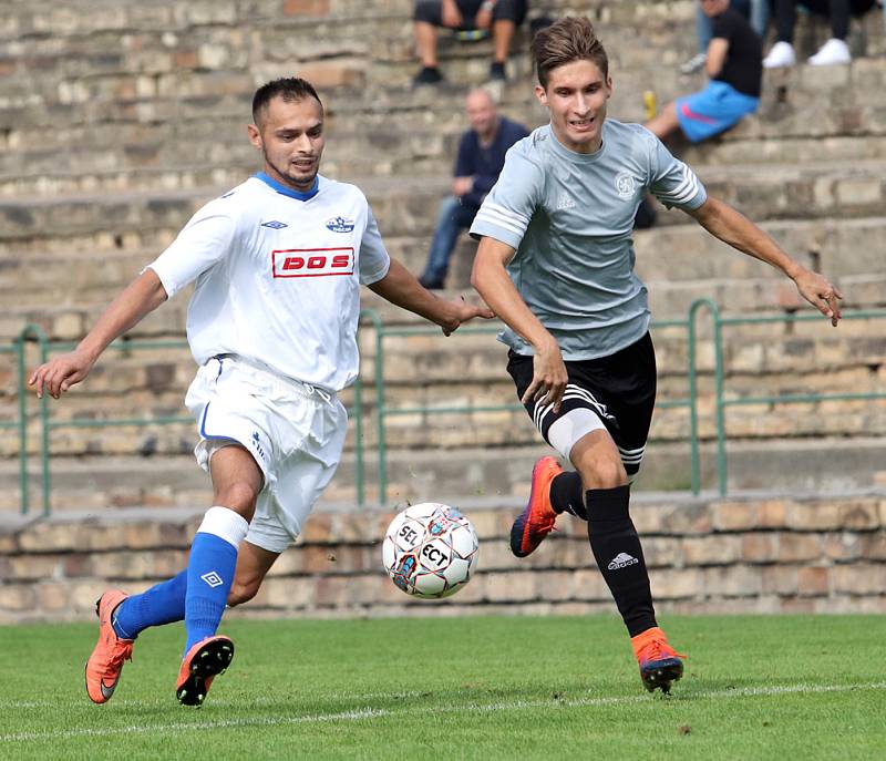 Fotbalisté Neštěmic (v šedém) doma otočili zápas proti Junioru Děčín a vyhráli 6:2. Foto: Deník/Rudolf Hoffmann