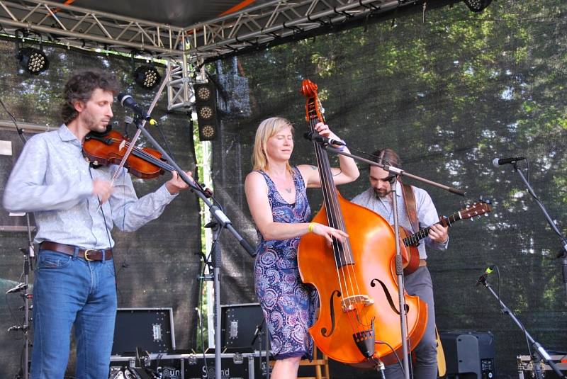 Kapela Loes & The Acoustic Engineers (Nizozemí a ČR).