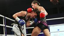 Do životní bitvy o profesionální titul WBC Silver World Championship se jako první pustila Děčínská mlátička Lucie Sedláčková. Ta díky mohutně podpoře fanoušků desetikolový boj s nebezpečnou Irmou Balijagičovou Adlerovou z Bosny a Hercegoviny po skvělém t