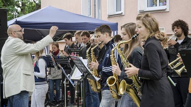 DIRIGENT DRAHOŠ STRANĚK představí, jak v muzice jeho žáci pokročili.