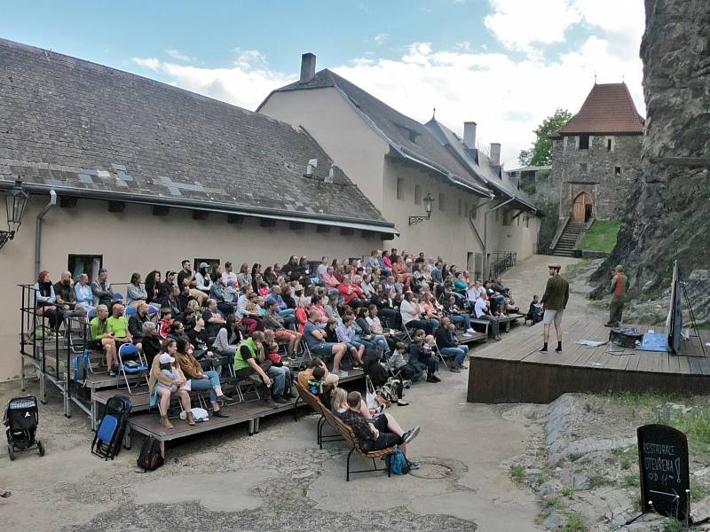 Hra Bratrstvo kočičí pracky na hradě Střekov