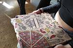 Pizza zdarma pro děti z Mojžíře? Studenti z Prahy sklidili potlesk i nadávky