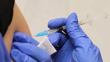 První očkování vakcínou proti covidu-19 v ústecké Masarykově nemocnici