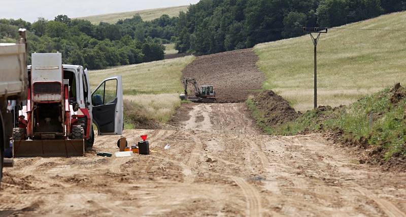 Slavnostní ukončení první etapy stavby přivaděče pitné vody pro Ústí nad Labem proběhlo u Libochovan