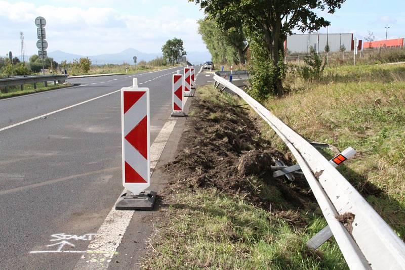 Křižovatka na silnici I/13 mezi Libouchcem a Žďárem, kde při nehodě zemřeli dva lidé