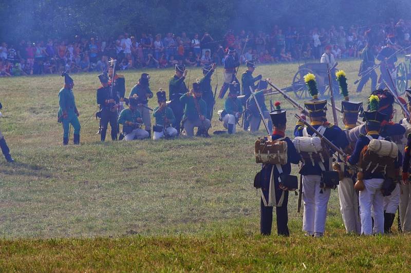 Rok 1813 a srpnová bitva u Chlumce. Ruské jednotky v boji proti Francouzům vykrvácely. Zároveň tu ale napáchaly obrovské škody, když rabovaly majetek místních lidí.