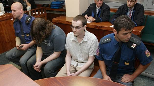 Dva bývalé skautské vedoucí z Ústí v pátek krajský soud odsoudil k desetiletému vězení.