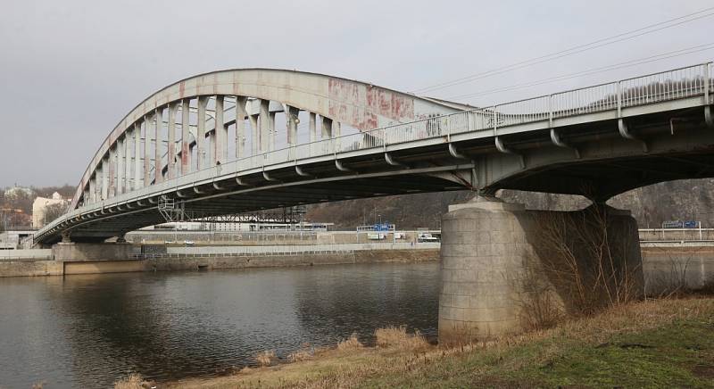 Benešův most potřebuje rekonstrukci jako sůl. 