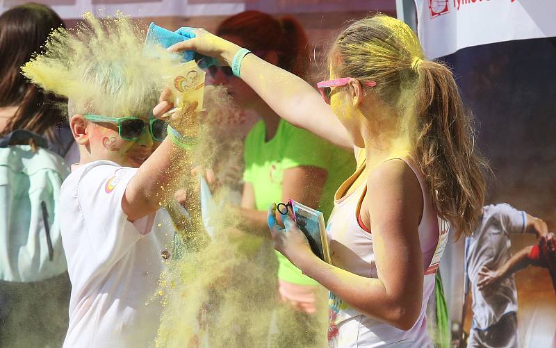 Za zábavou a za sportem dorazilo v v Ústí nad Labem na Rainbow run 2017 několik stovek návštěvníků.