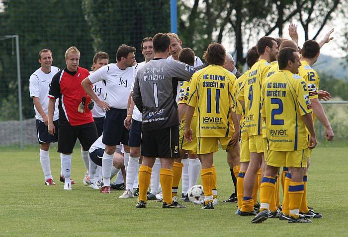 Zpestřením pro hokejisty Slovanu byl podle jejich slov přátelský zápas proti účastníkovi 1.B třídy Chuderovu.