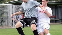 Fotbalisté Neštěmic (v šedém) doma otočili zápas proti Junioru Děčín a vyhráli 6:2. Foto: Deník/Rudolf Hoffmann