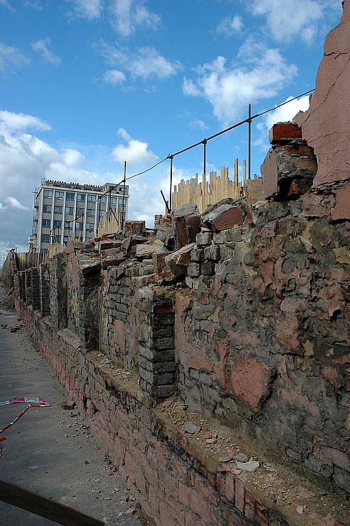 Zeď Spolchemie se dočkala opravy.