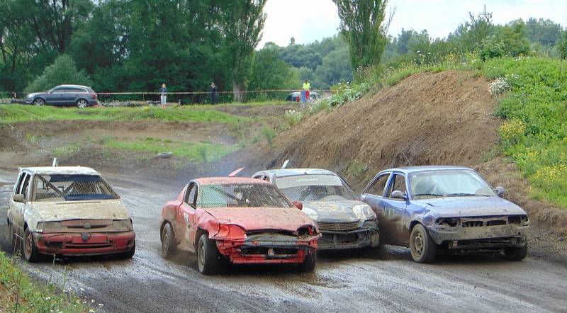 Čtvrým dílem pokračoval v sobotu sedmidílný autocrossový seriál Autopoint Cup na dráze v Chabařovicích.