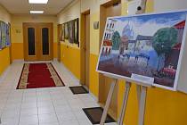 Obrazy malířky Renaty Kuchařové můžete vidět na v budově úřadu Severní Terasy.