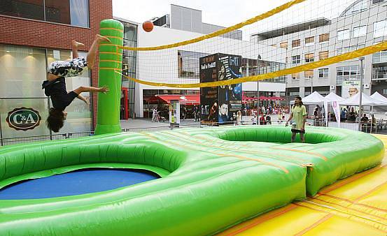 Bossaball v Ústí nad Labem.