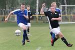 II. třída 2- kolo - hráno ve Svádově. Malečov (černá trika) porazil Chlumec B (modrá trika) 4:0.