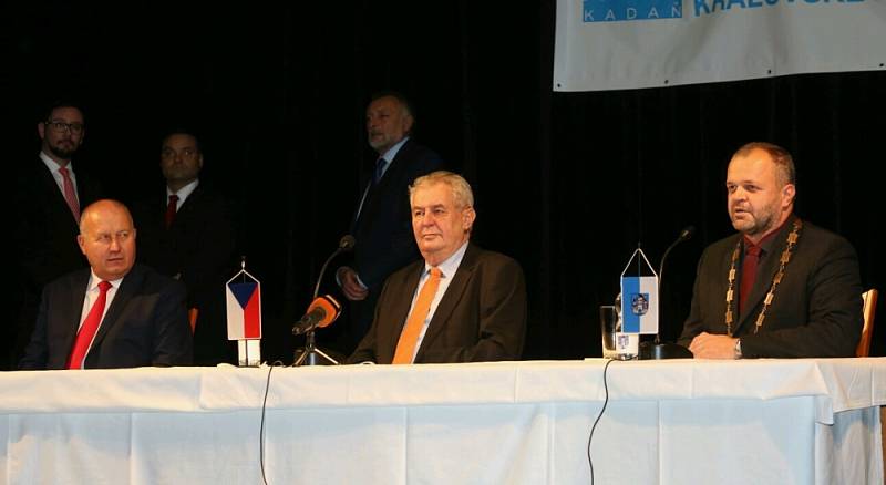 Beseda Miloše Zemana s občany Kadaně.