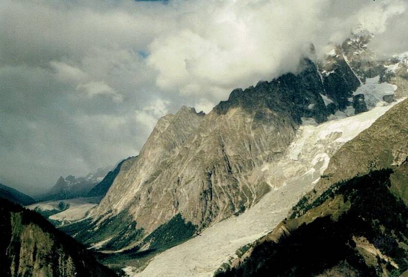 Čtyřtisícovka Gran Paradiso (4061 m) je nejvyšší vrchol Grajských Alp v italských regionech Valle d´Aosta a Piemonte.