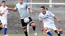 Fotbalisté Neštěmic (v šedém) doma otočili zápas proti Junioru Děčín a vyhráli 6:2. Foto: Deník/Rudolf Hoffmann