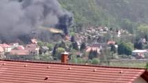 Výbuch a následný požár v Malém Březně vyfotografoval ze sousedních Povrlů Pavel Miškolci