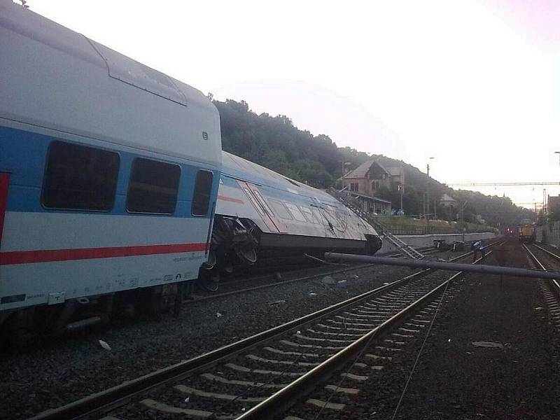 Vykolejení vlakové jednotky CityElefant ve Vaňově.