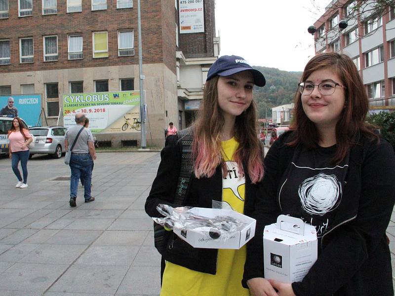 Sbírka Světlušky pro nevidomé v Ústí měla úspěch