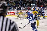 Kladno (modří) v pátém utkání čtvrtfinále WSM ligy porazilo Ústí 6:3 a snížilo stav série na 2:3. 